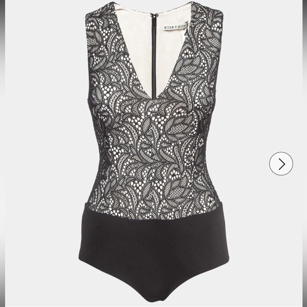 Alice + Olivia Black Lace V-Neck Sleeveless Bodysuit XS